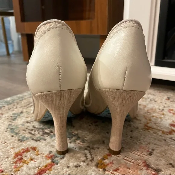 NWOT Irregular Choice Nick of Time Heel in Natural Linen and Gold Brocade - Picture 5 of 9